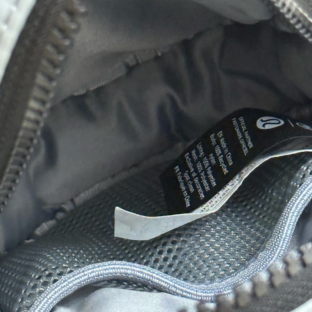 LULULEMON - BLACK GREY TEAM CANADA FUTURE LEGACY BAG - Picture 9 of 16